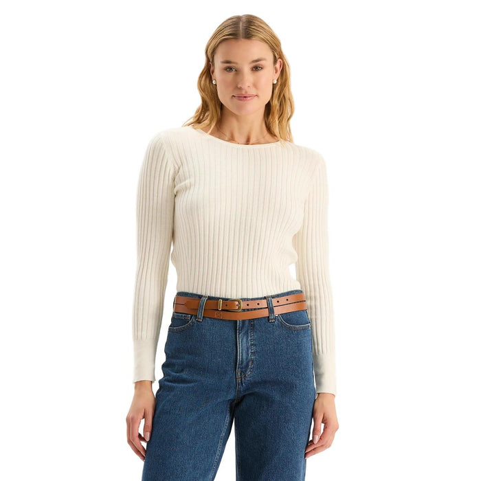 Woman wearing a fitted cream-colored cotton-cashmere crewneck sweater with a ribbed texture and long sleeves.