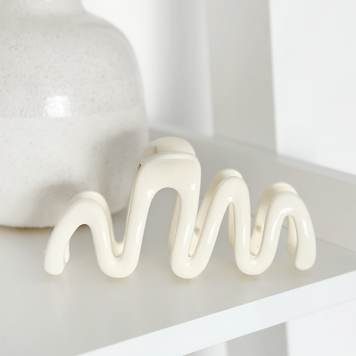 Coconut Lane Squiggle Claw Clip - Cream