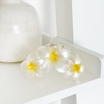 Coconut Lane Triple Flower Claw Clip - White