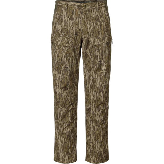 Drake Non-Typical hunting pants in camouflage print featuring stretch fabric, cargo pockets, and a comfortable waistband.