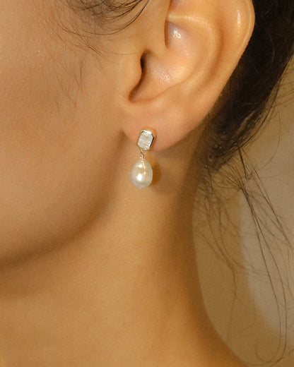 Moonstone Baroque Petite Drop