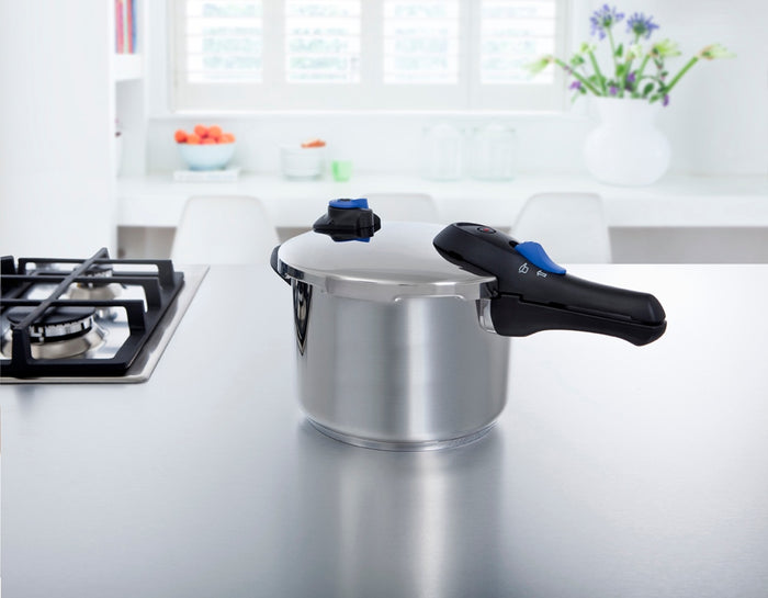Snelkookpan 22 cm 6 liter - mat op keukenblad