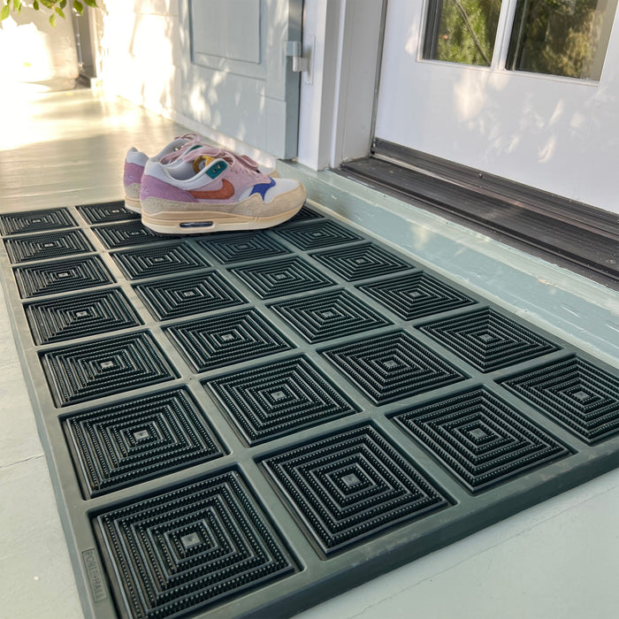 The Outlier - Hunter / Doormat
